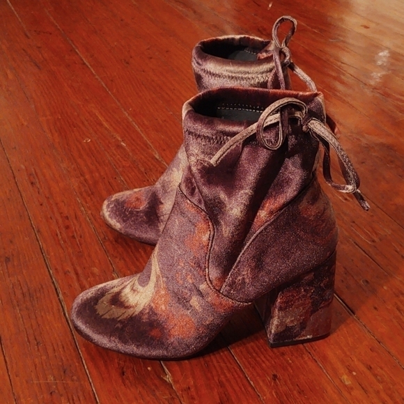 A New Day Floral Velvet Brown Boots Sz 6 - Picture 3 of 8